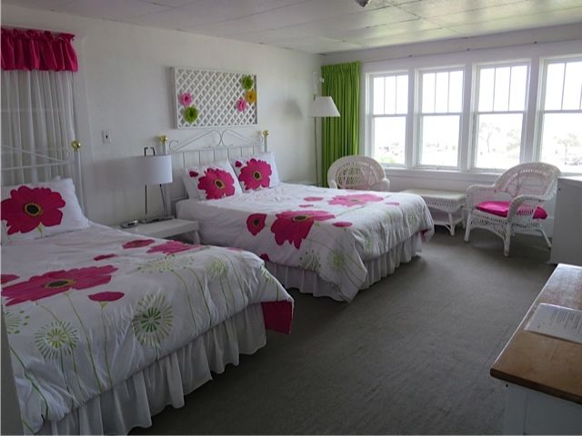 2 queen beds